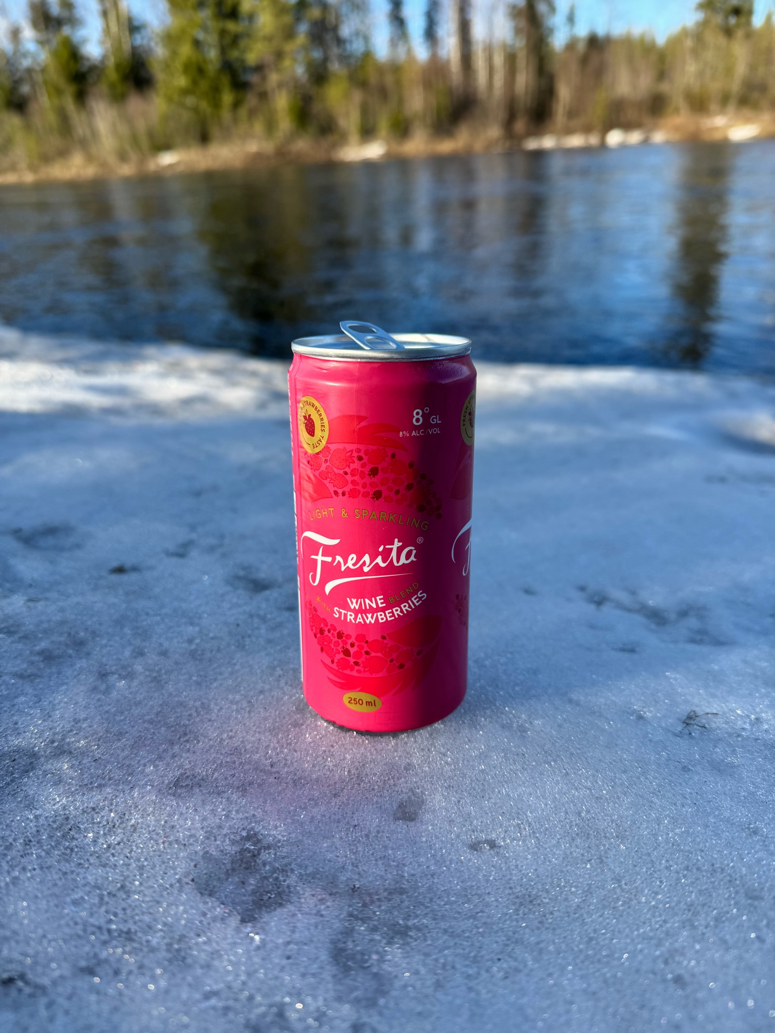 Fresita wine blend with strawberries, Vicensa
