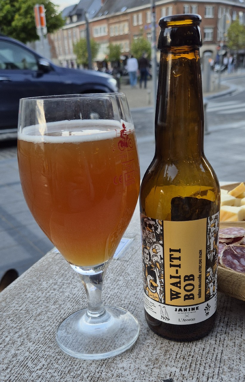 Wai-iti bob, Janine Boulangerie-Brasserie