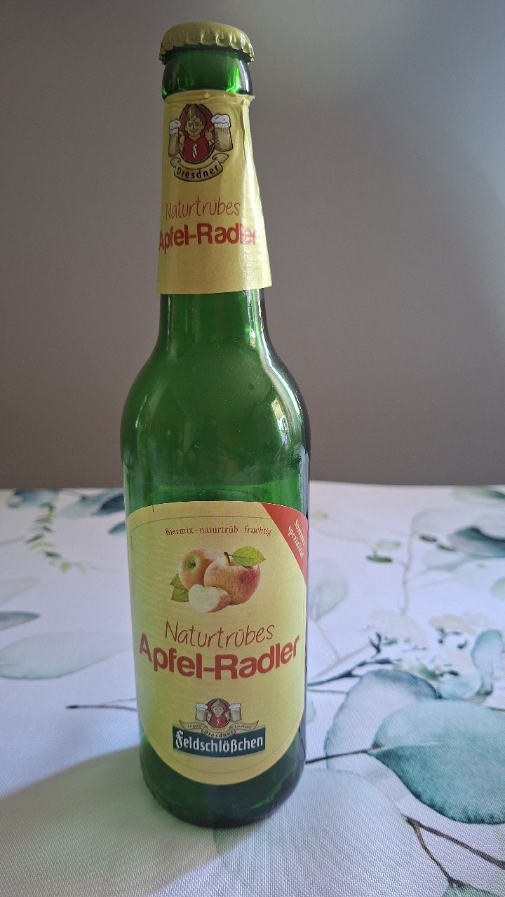 Naturtrübes Apfel-Radler, Feldschlößchen Dresden (TCB Beverages)