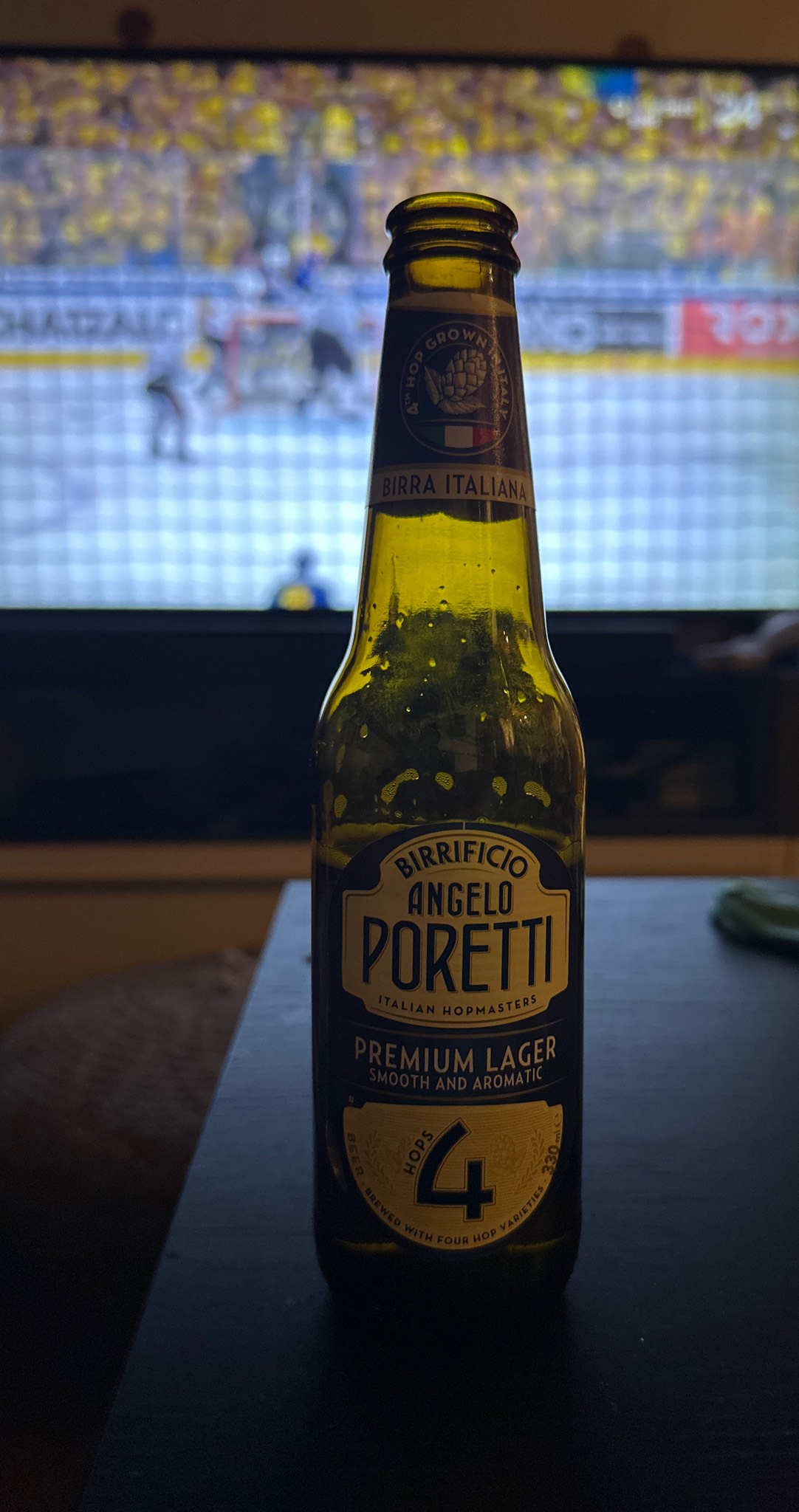 4 Luppoli L'Originale / 4 Hops / Premium Lager, Birrificio Angelo Poretti (Carlsberg Group)