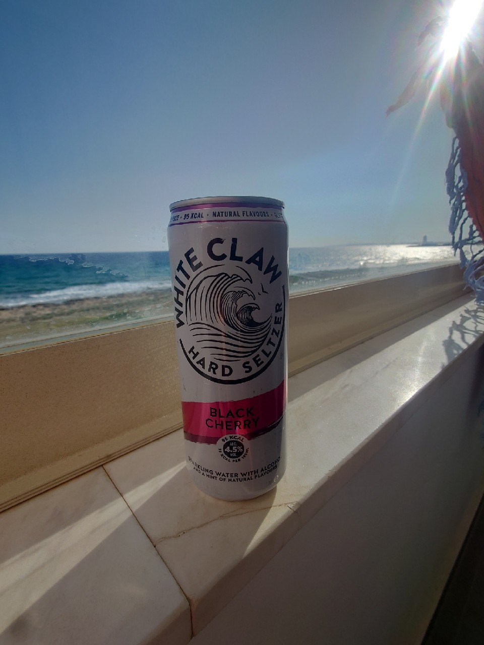 White Claw Black Cherry, White Claw Seltzer Works