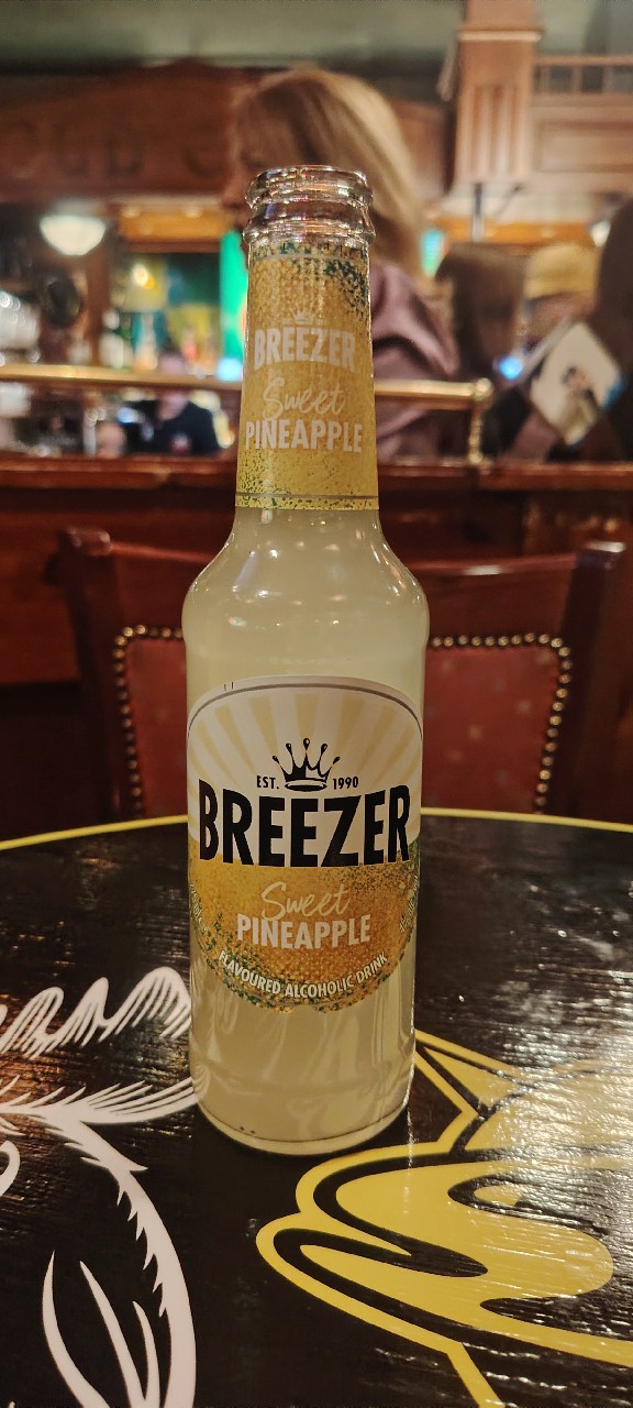 Breezer Pineapple, Bacardi