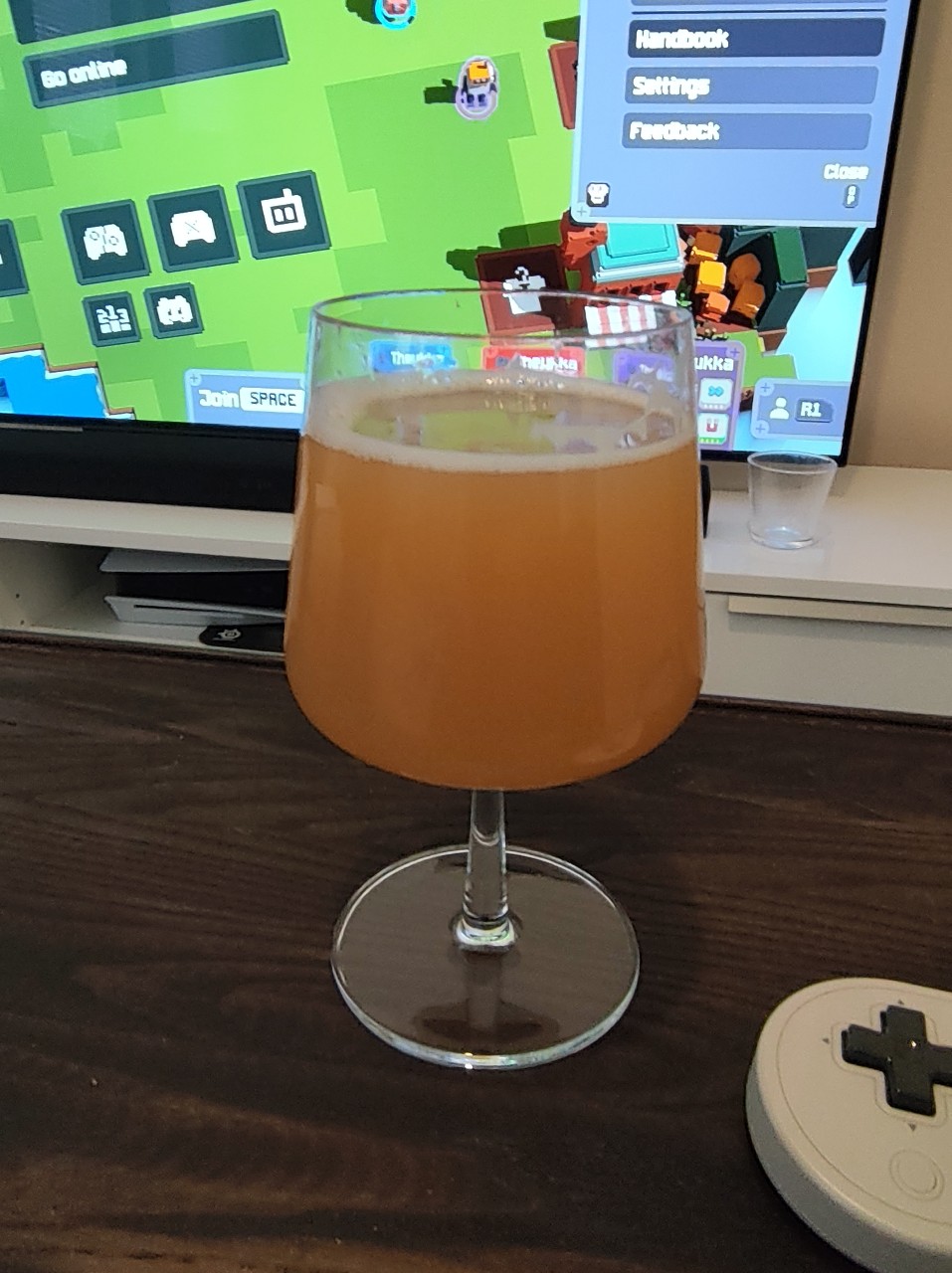 Chillinn' With Pinapple & Mango, Latvia