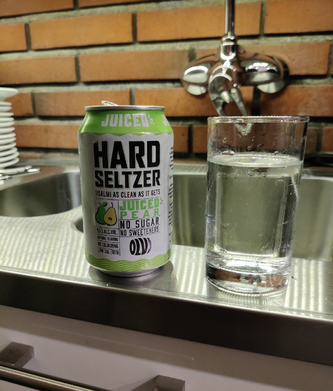 Hard Seltzer Juiced Pear, Finland