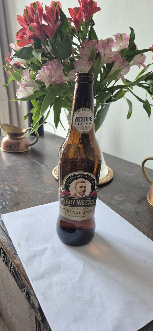 Henry Westons Medium Dry Vintage Cider 2020, England