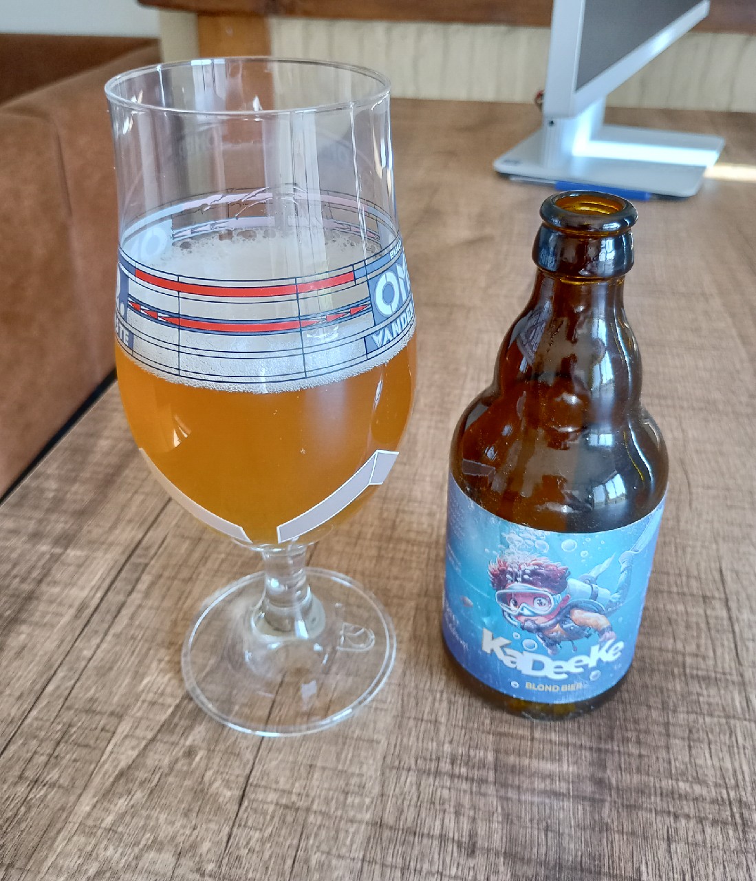 Kadeeke, Hugel