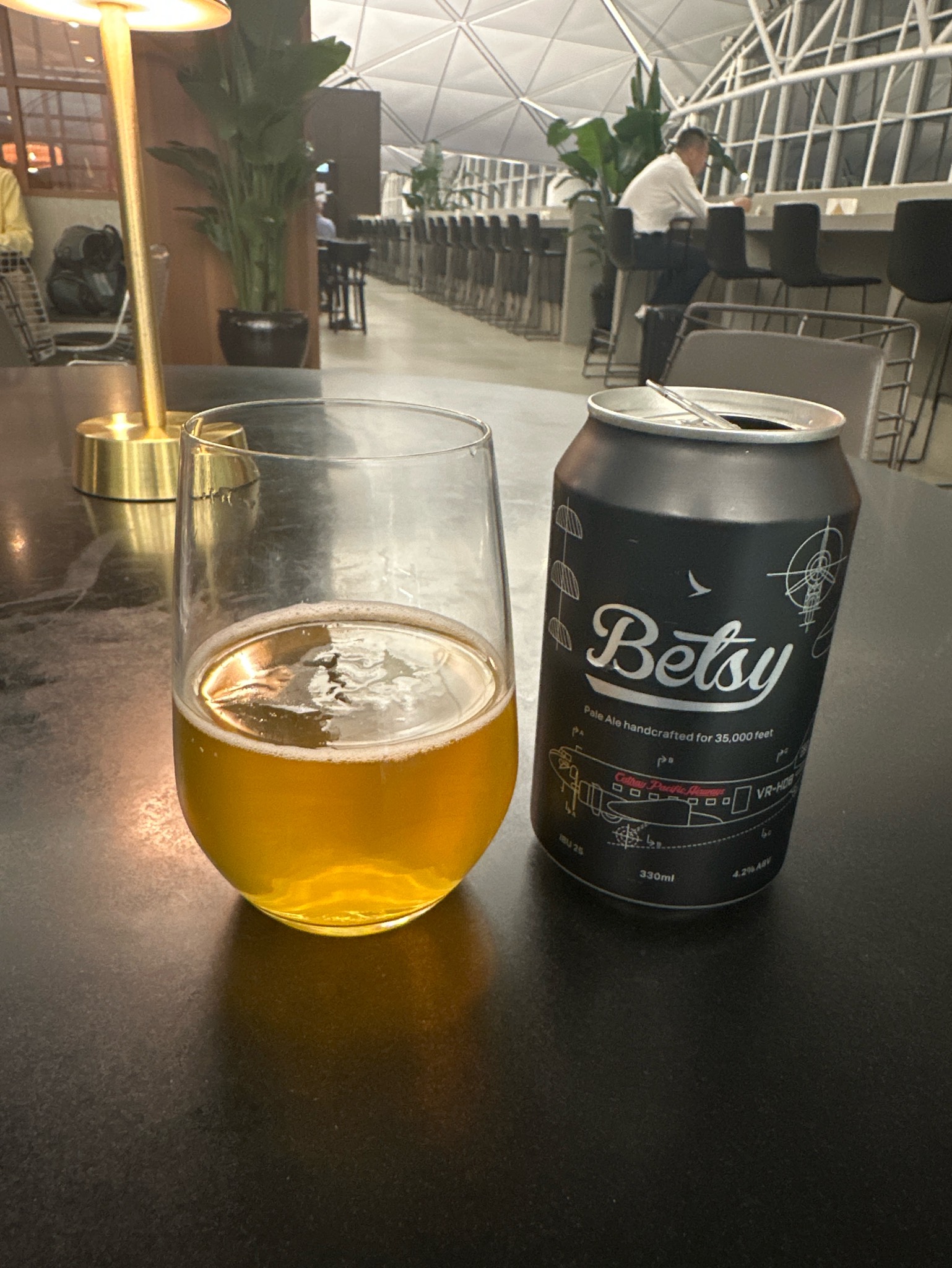Betsy, Gweilo Beer