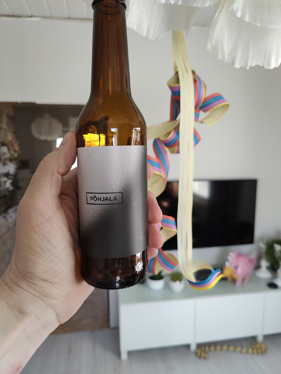 Pime Öö, Estonia