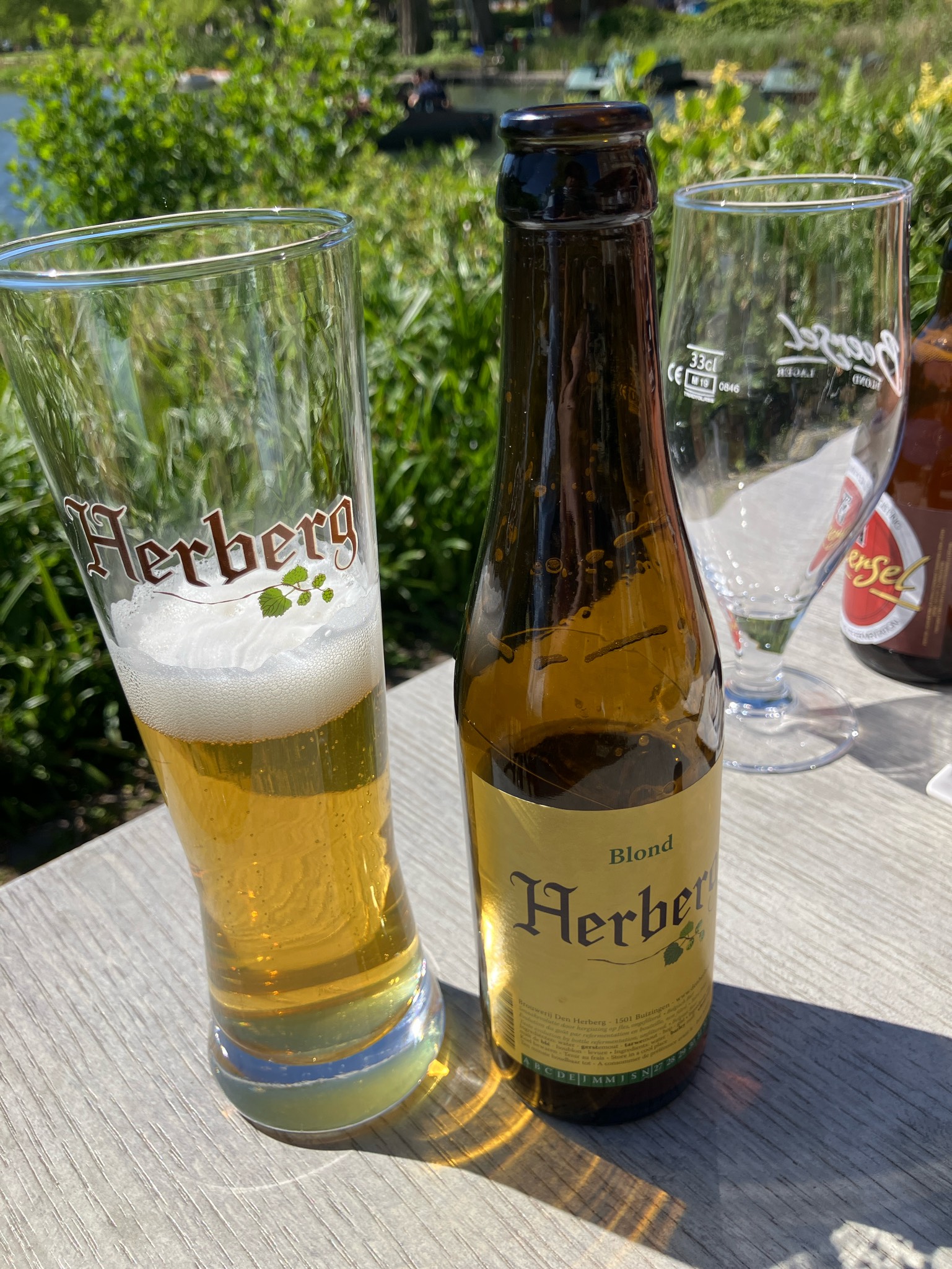 Herberg Blond, Belgium
