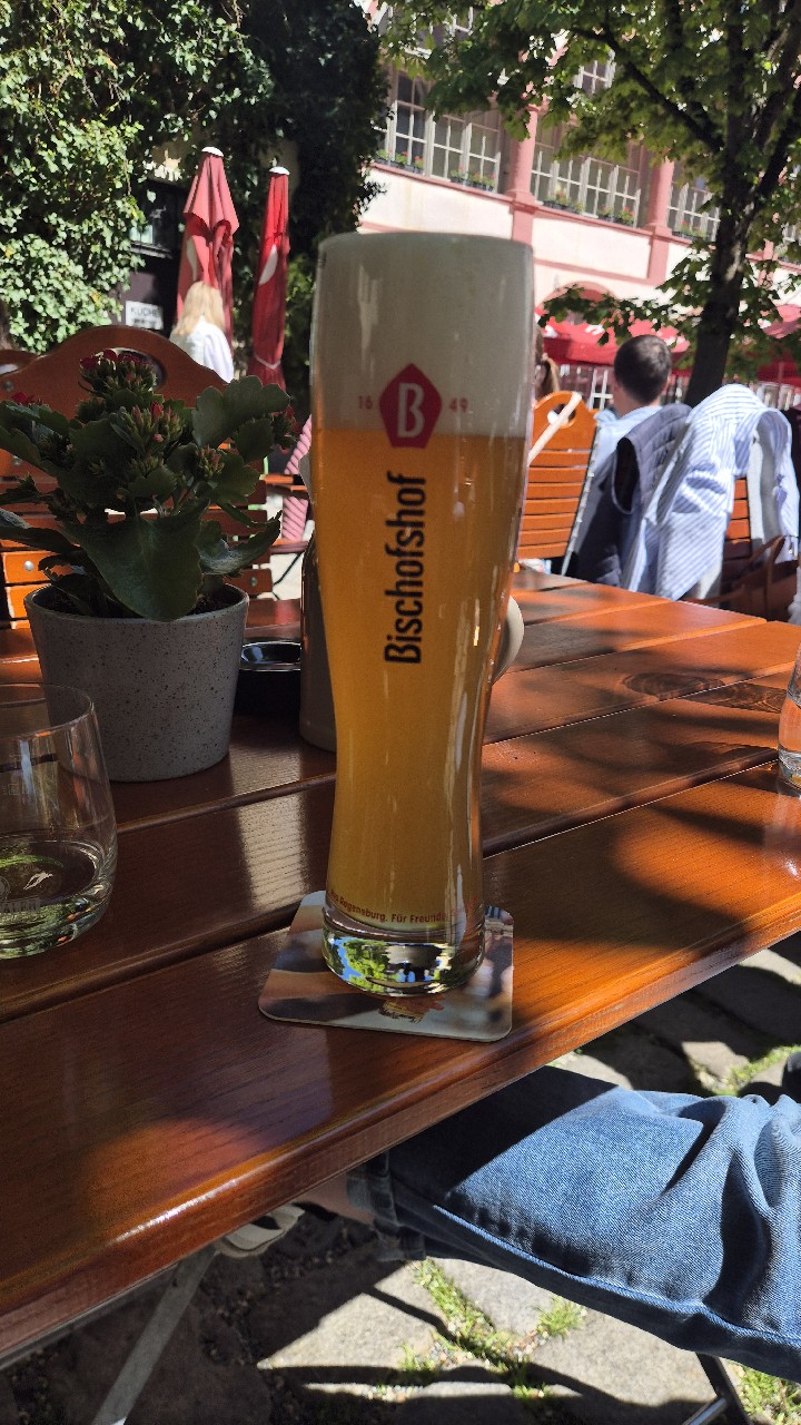 Bischofshof Hefe-Weissbier Hell, Brauerei Bischofshof
