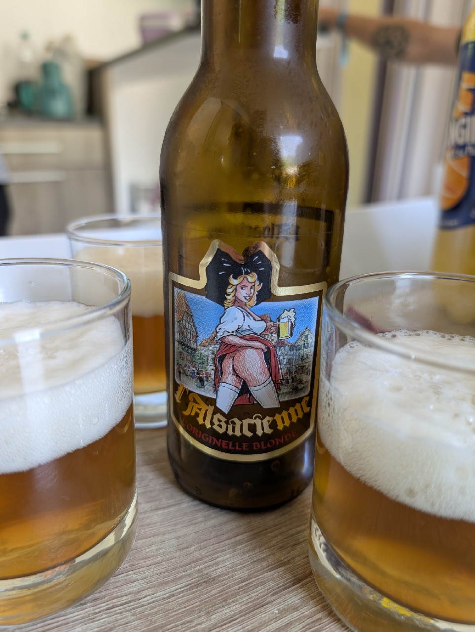 L'Alsacienne Blonde, L'Alsacienne Sans Culotte