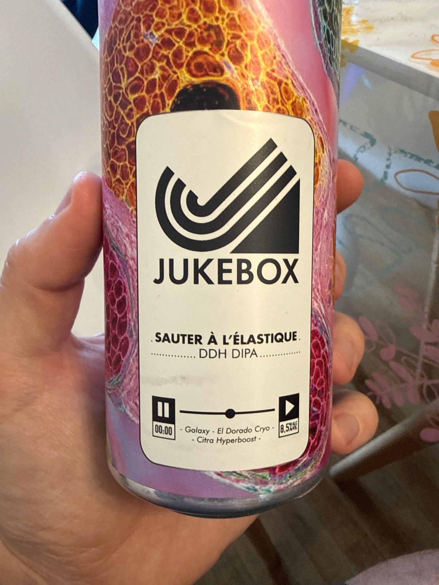 Sauter à l'élastique, Brasserie Jukebox