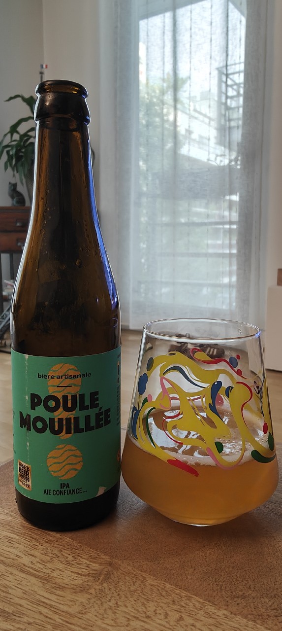 Poule Mouillée, France