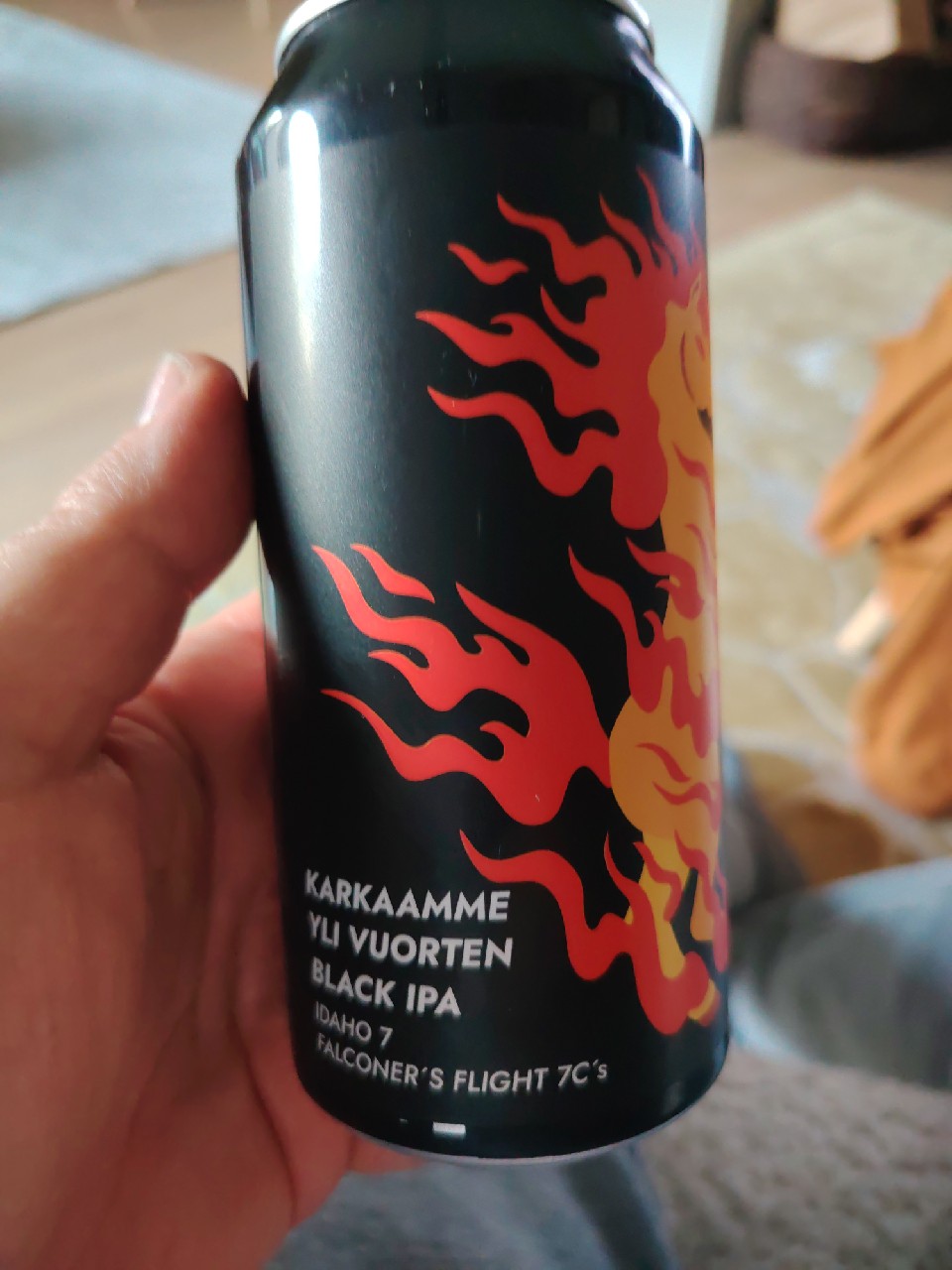 Karkaamme Yli Vuorten, Finland