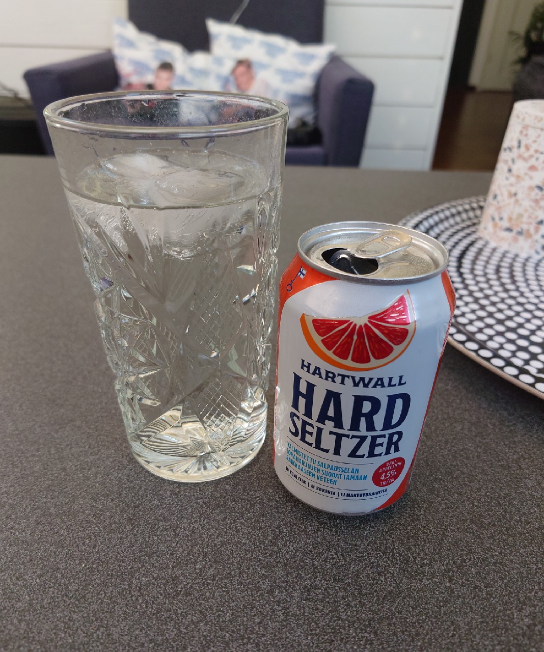 Hartwall Hard Seltzer Veriappelsiini, Finland