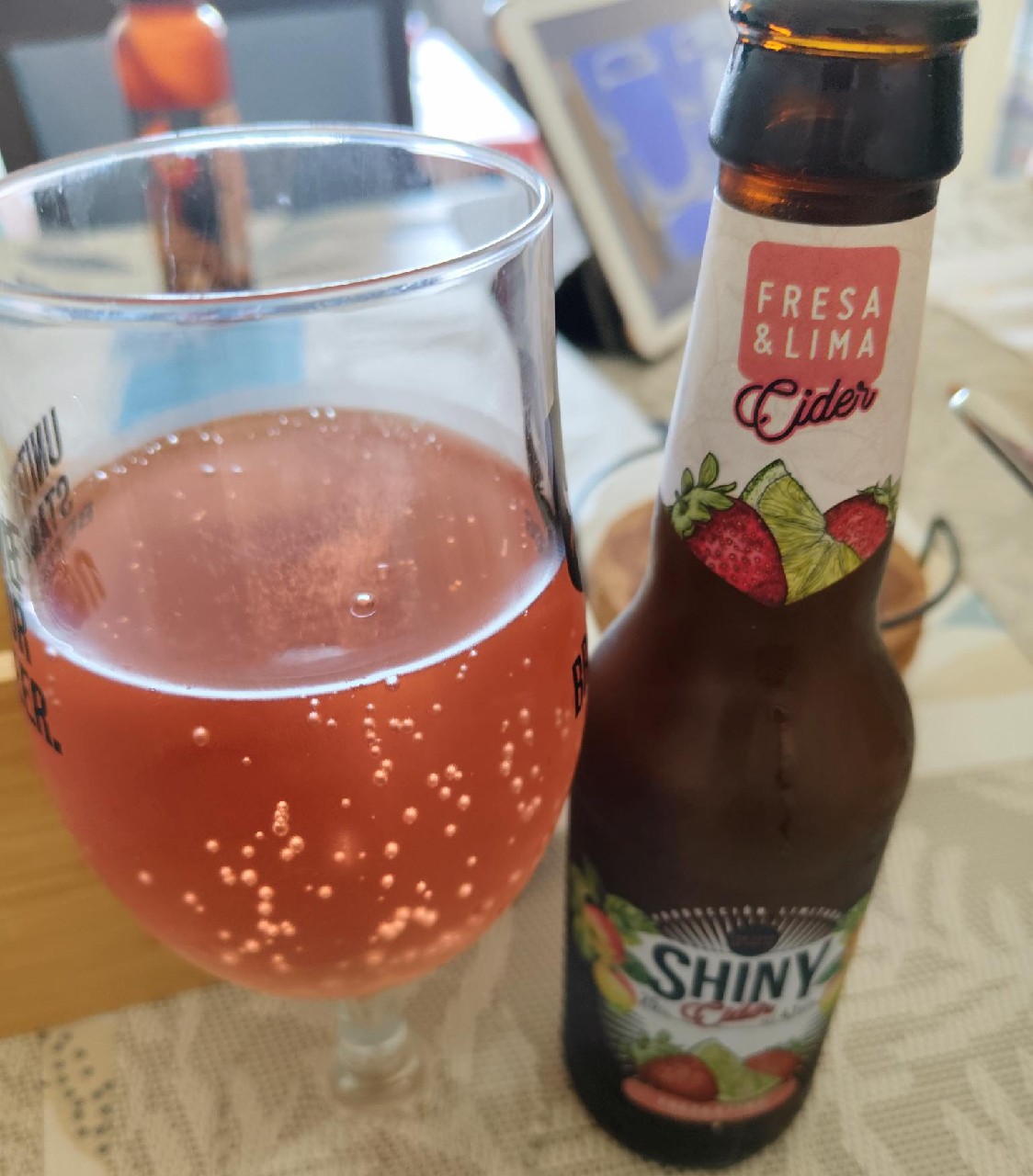 Shiny Cider Fresa & Lima, Manuel Busto Amandi S.A.