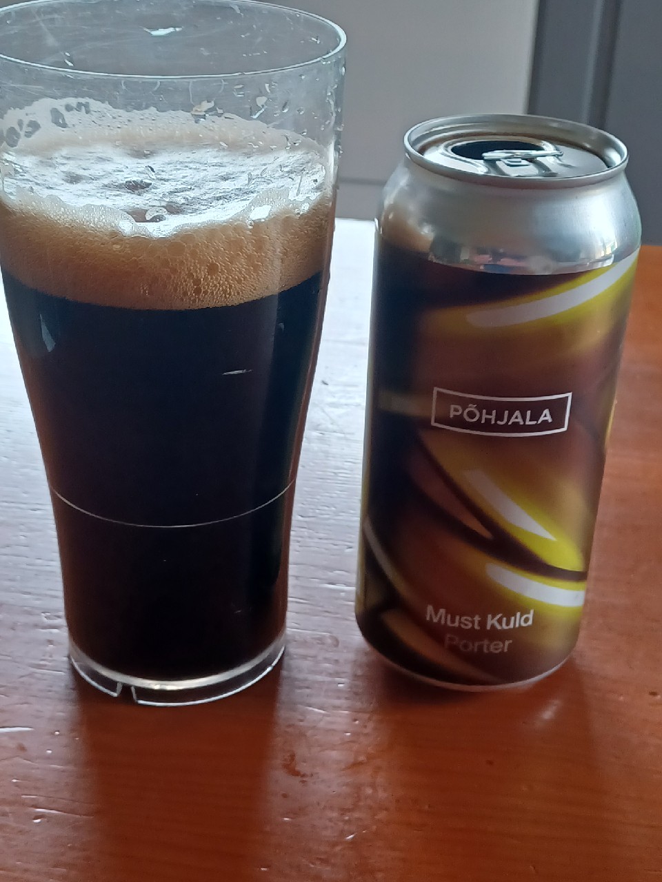 Must Kuld, Estonia