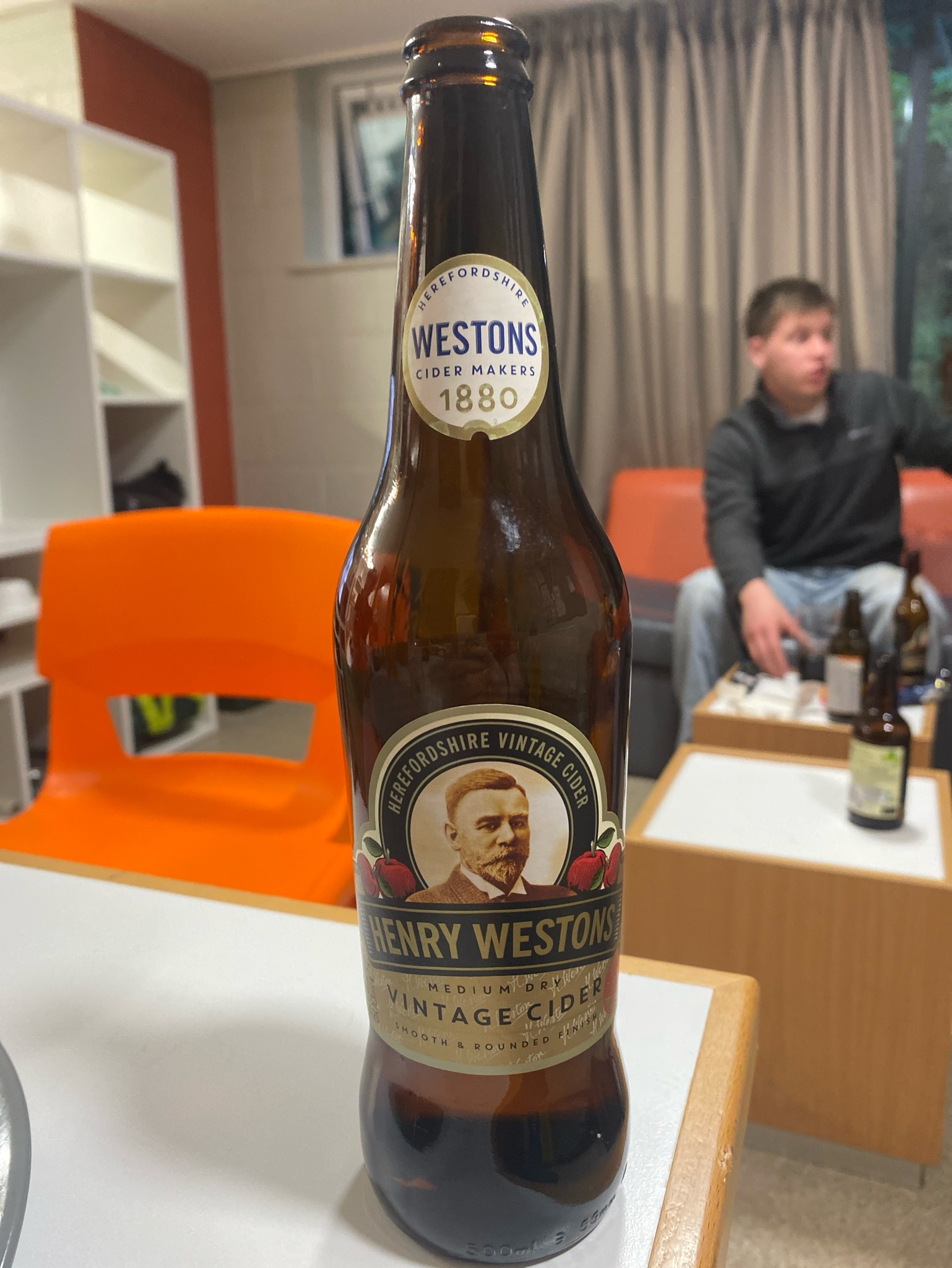 Henry Westons Oak Aged Vintage Cider 2018, Westons Cider