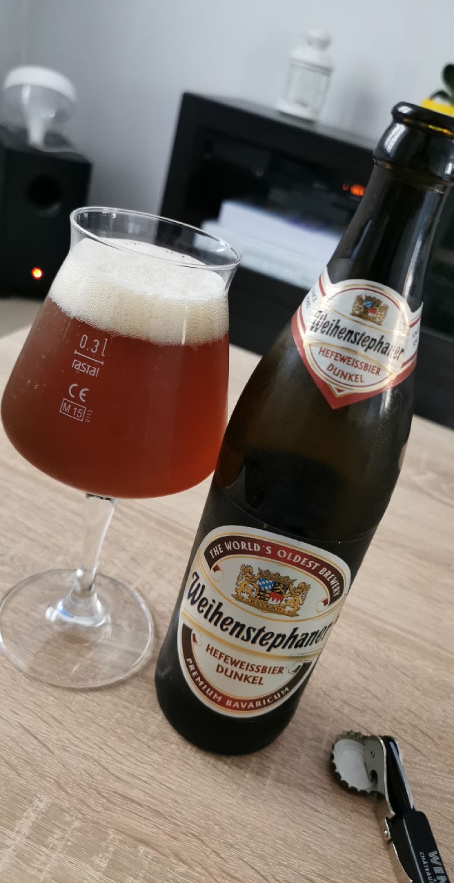 Weihenstephaner Hefeweissbier Dunkel, Germany