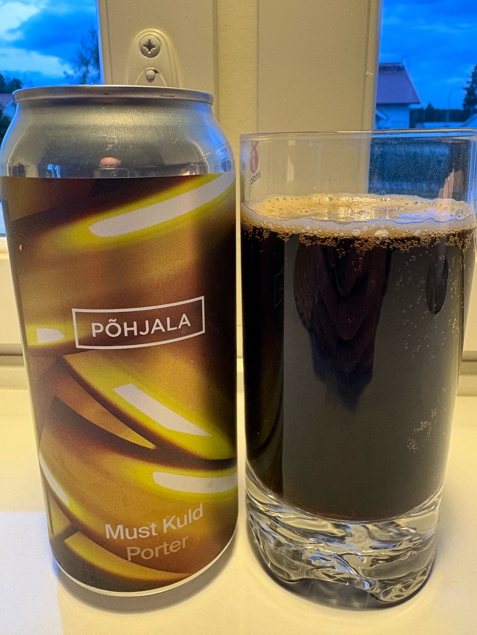 Must Kuld, Estonia