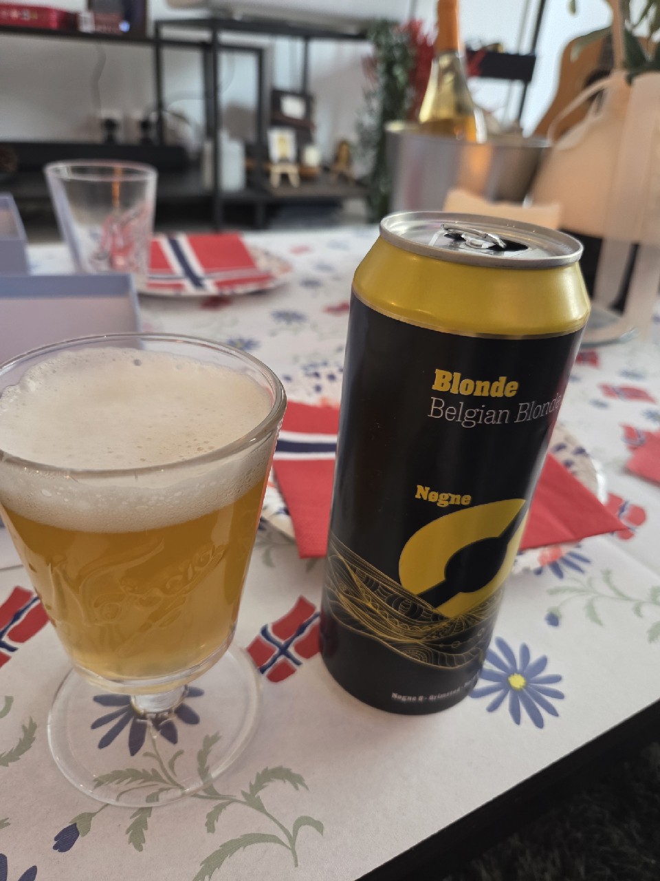 Blonde, Nøgne Ø
