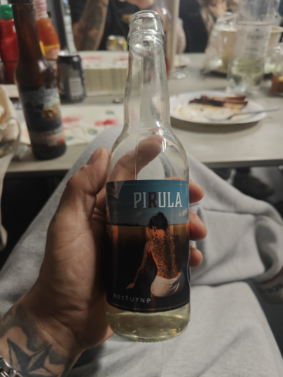 Helmi, Pirula