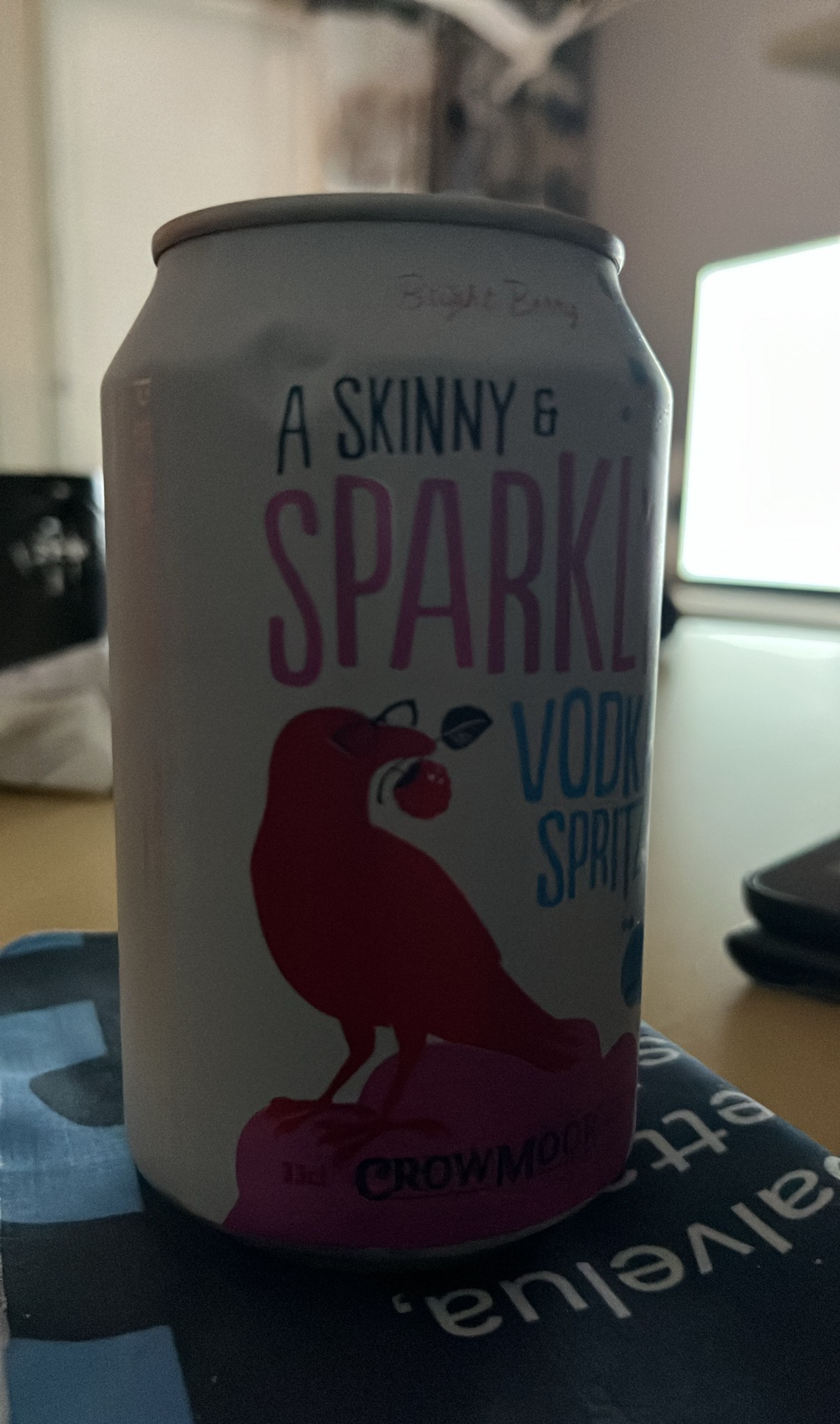 Crowmoor Vodka Spritz Bright Berry, Finland