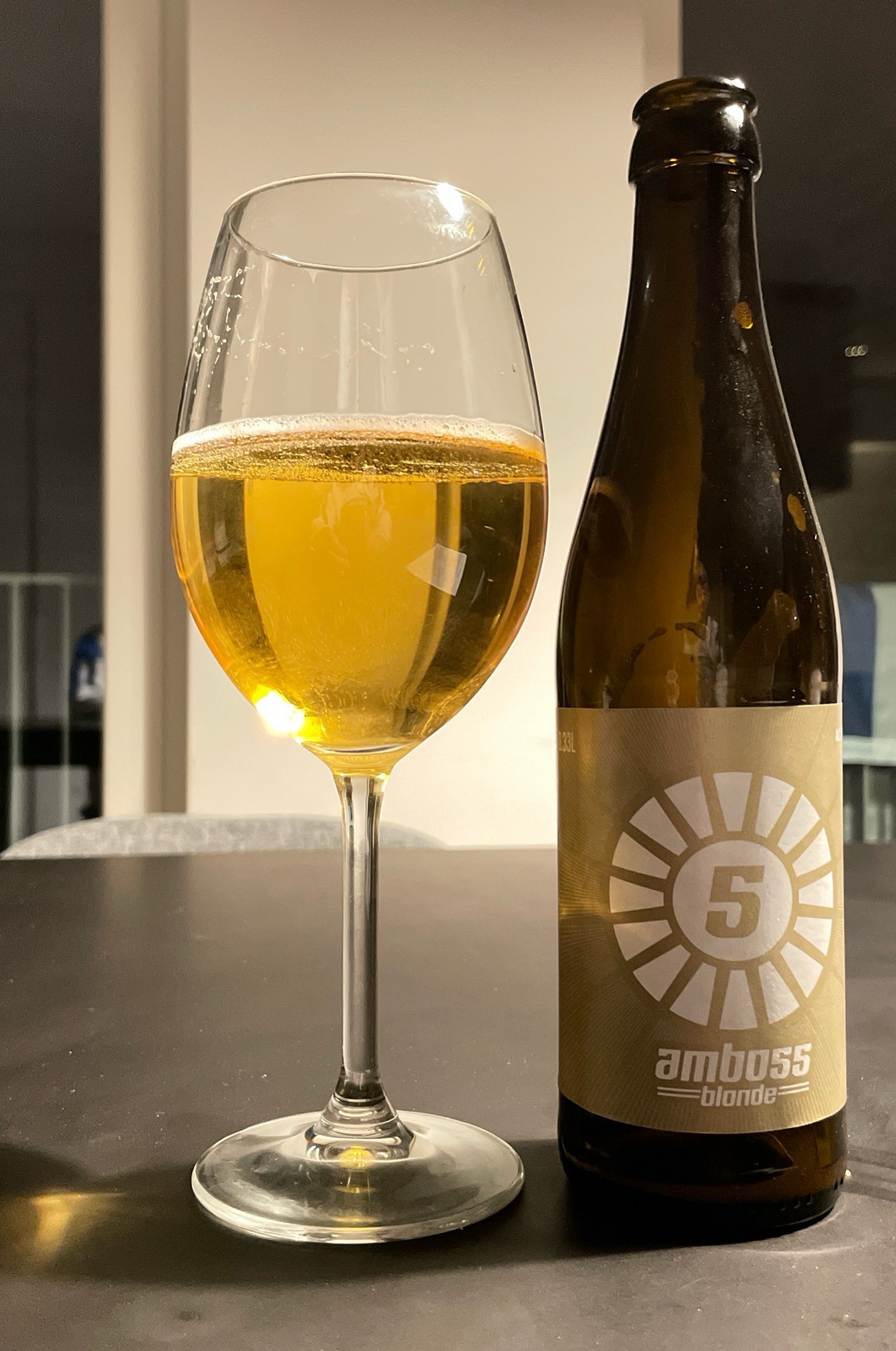 Amboss Blonde, Amboss