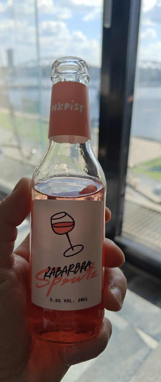 Rabarberi Spritz, Estonia
