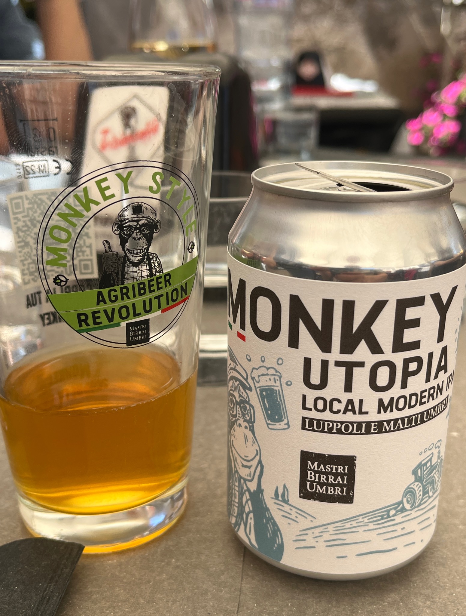 Monkey Utopia, Mastri Birrai Umbri