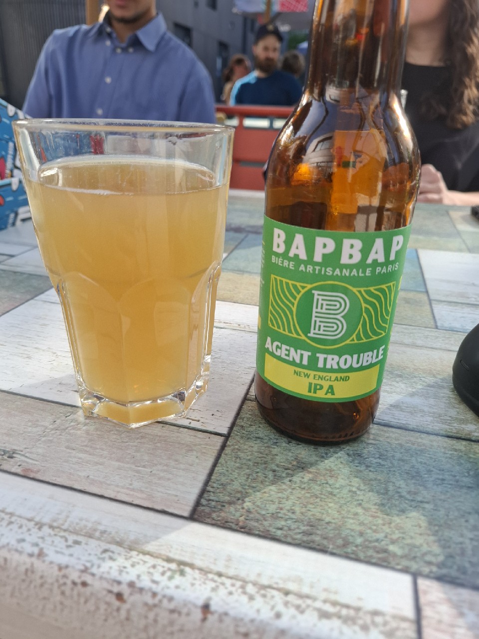 Agent Trouble, Brasserie BAPBAP