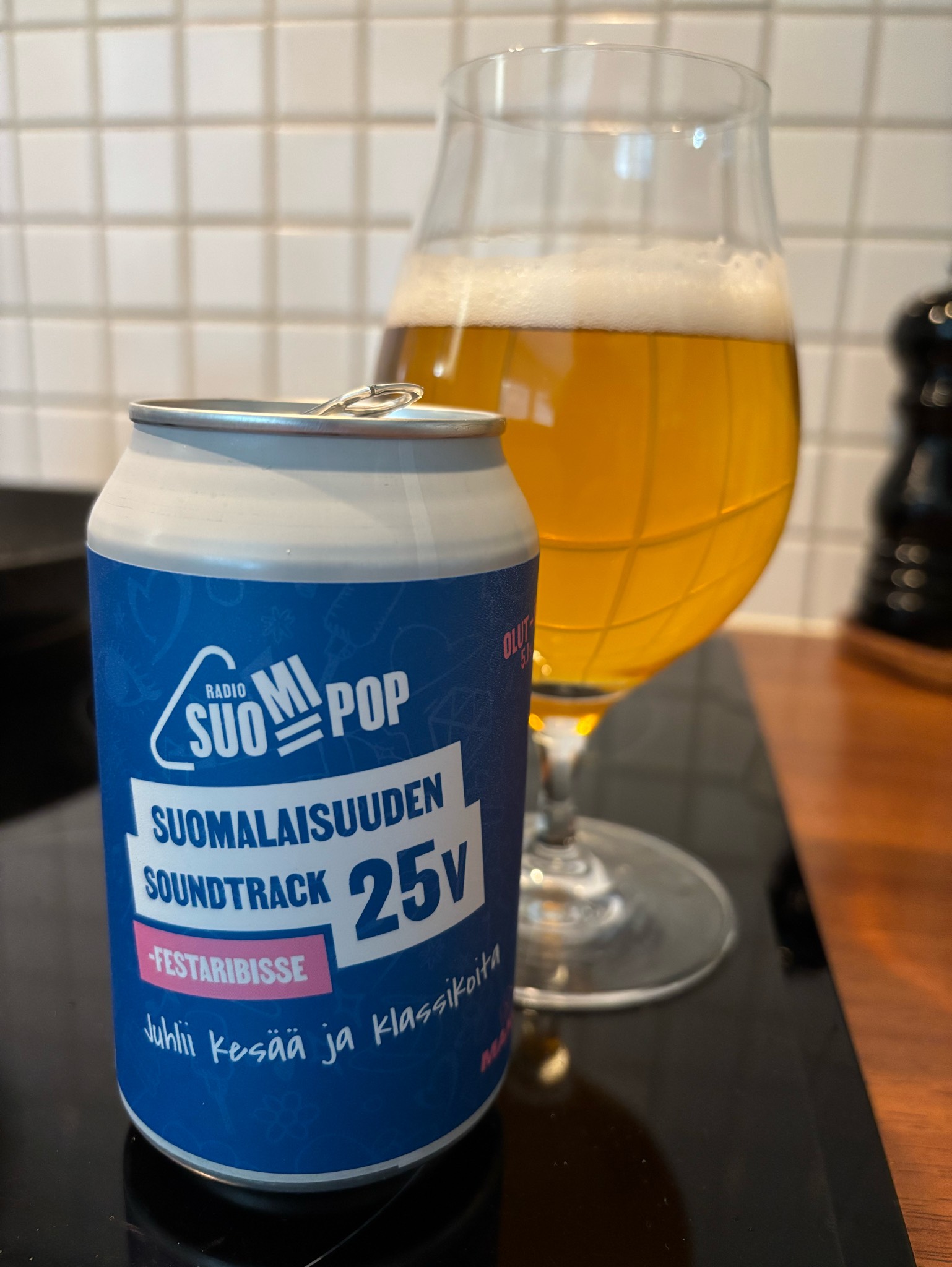 Suomipop Festivaali Festaribisse - Aamulypsyn pikkusaunaolut, Finland