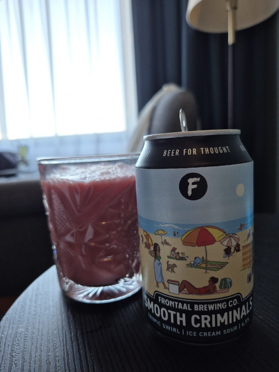 Smooth Criminals: Tropic Swirl, Brouwerij Frontaal