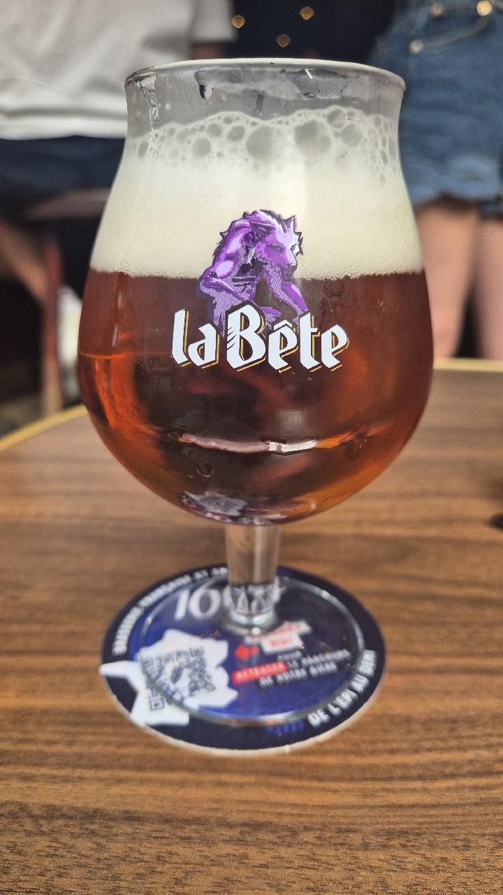La Bête Ambrée, France