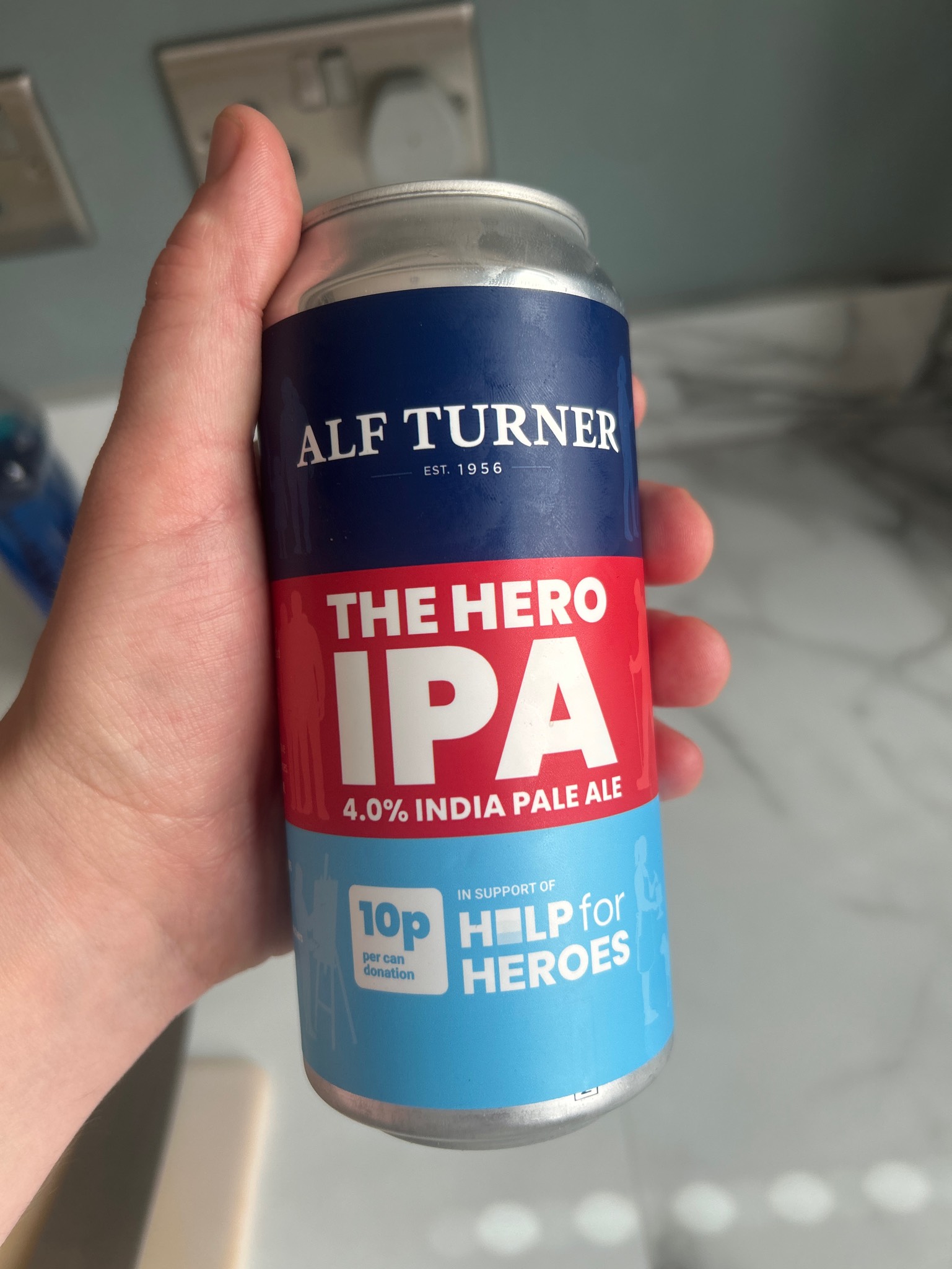 alf turner the hero ipa, Hogs Back Brewery