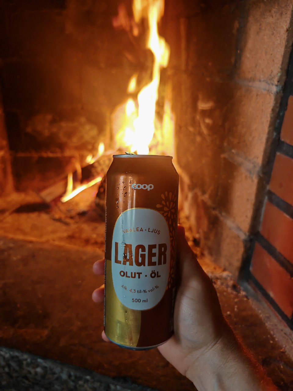 Coop Vaalea Lager 4.3%, Van Pur S.A