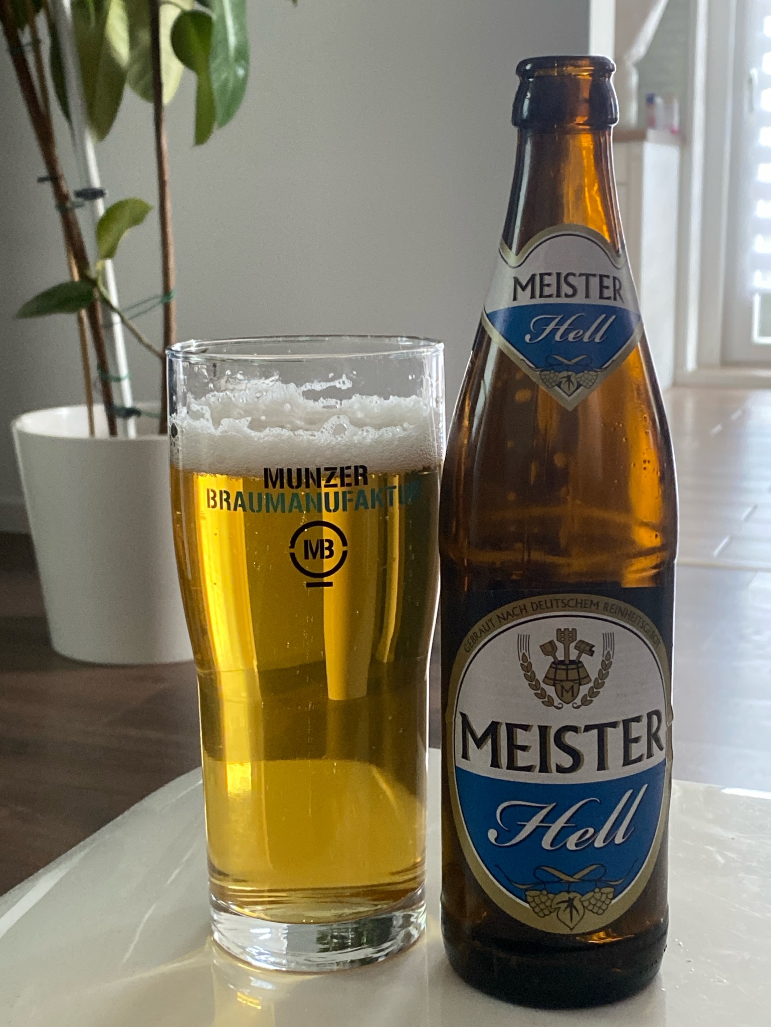 Meister Hell, Globus