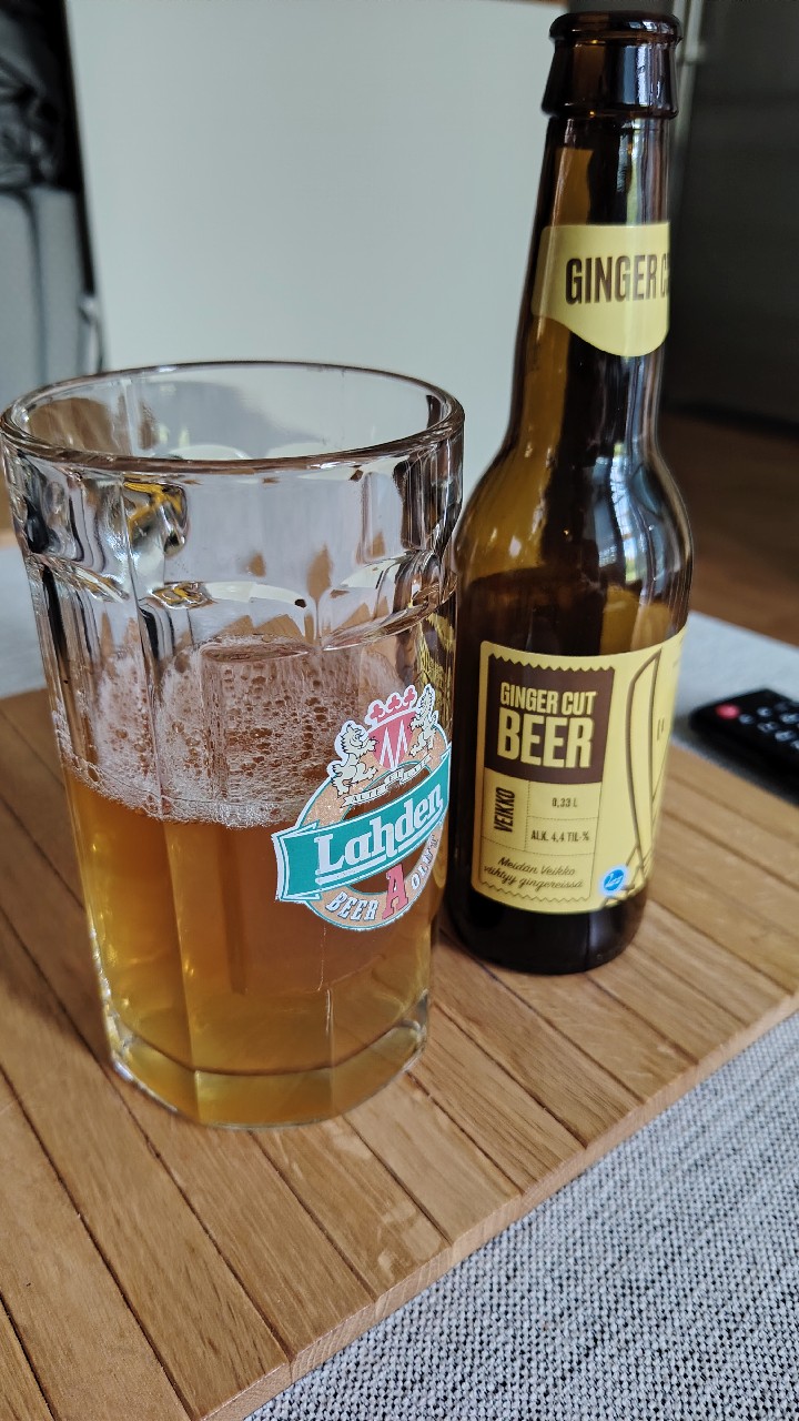 Meidän Veikko Viihtyy Gingereissä, Finland