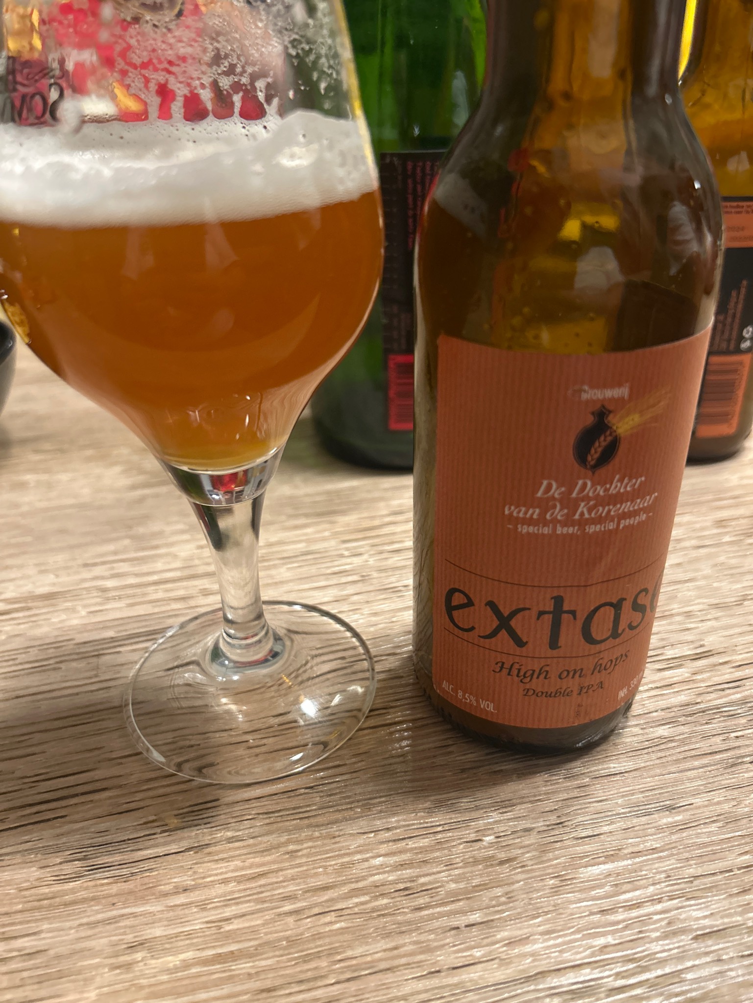 Extase, De Dochter van de Korenaar