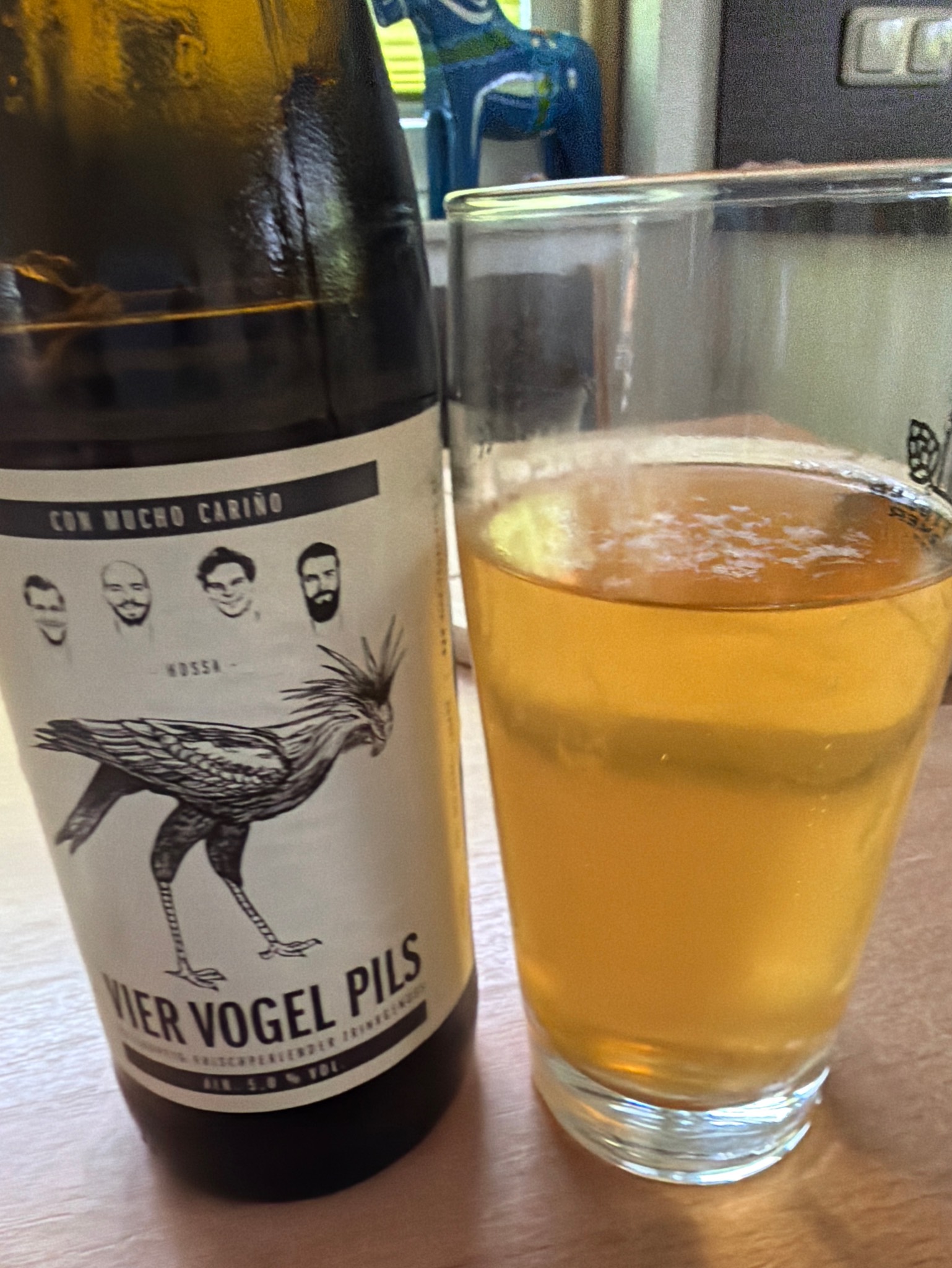 Vier Vogel Pils, Con Mucho Cariño