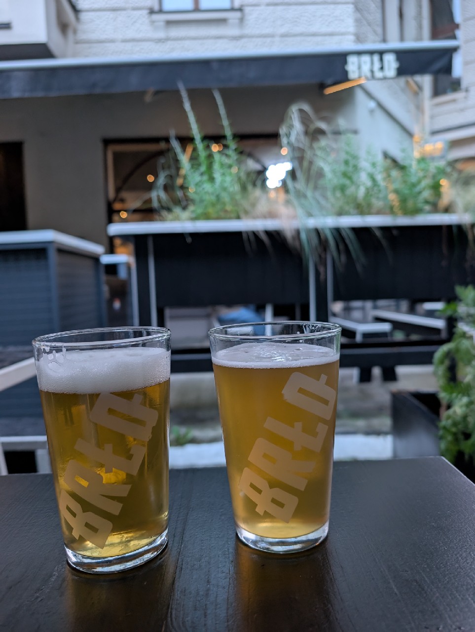 Juicy And I Know Wit, Straßenbräu