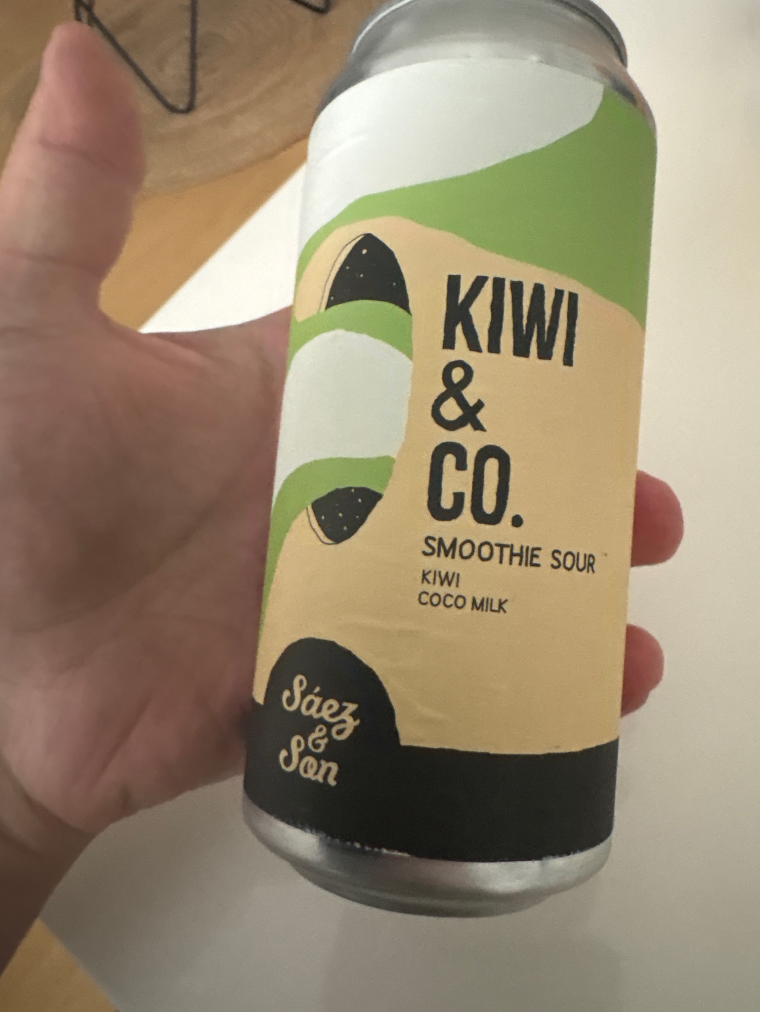 Kiwi & Co., Sáez & Son