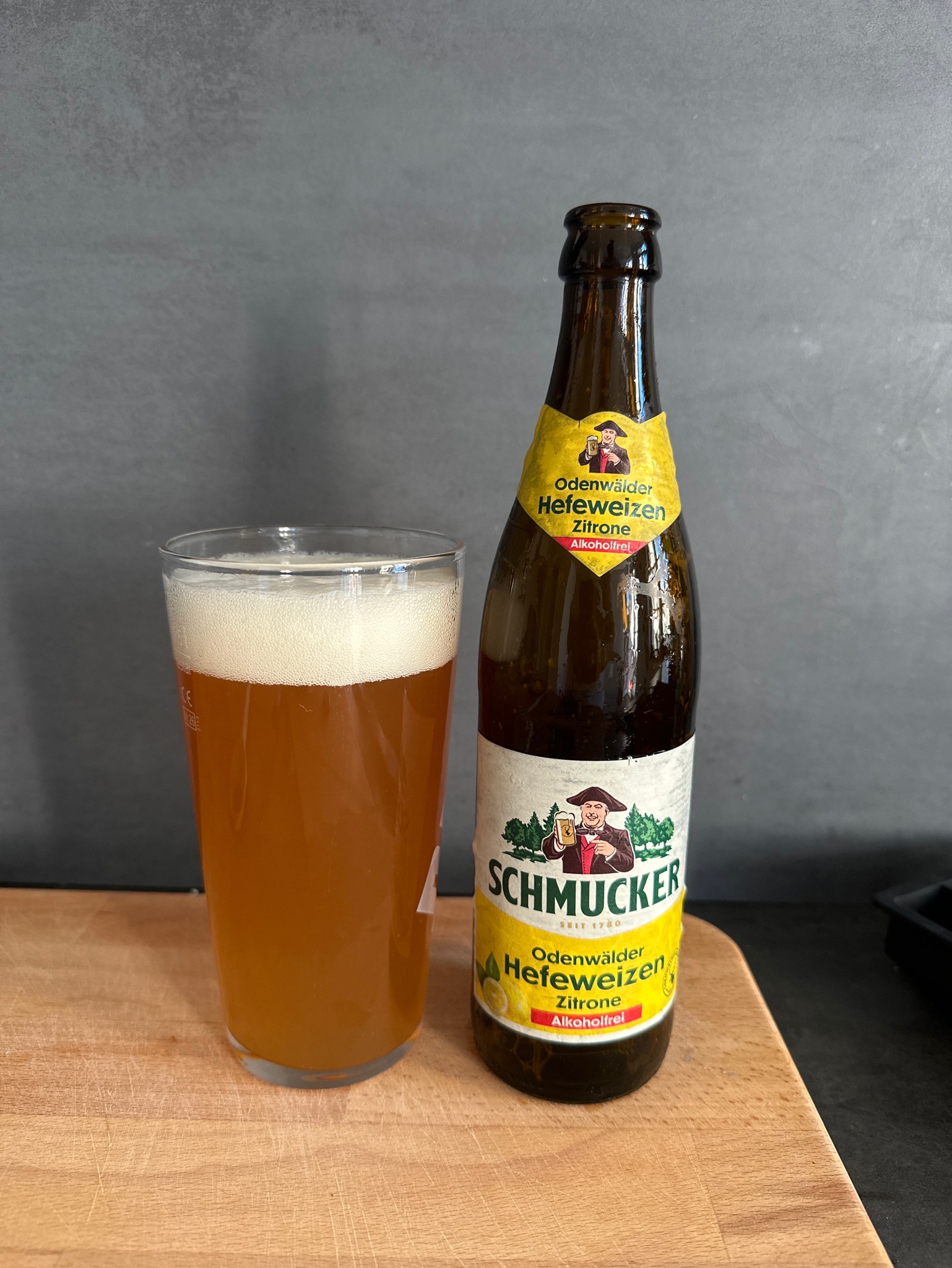 schmucker weizen zitrone Alkoholftei, Privat-Brauerei Schmucker