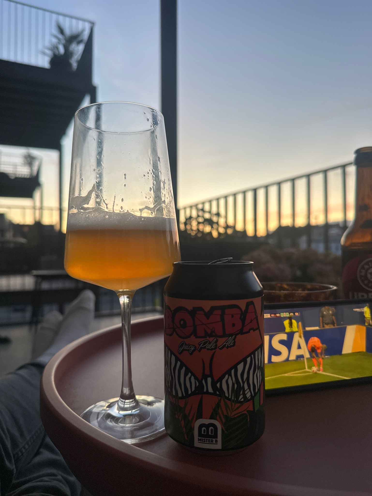 Bomba, Mister B