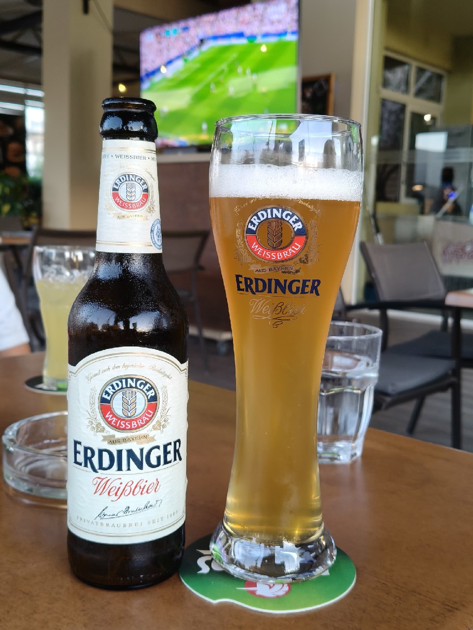 Erdinger Weißbier / Hefe-Weizen, Germany