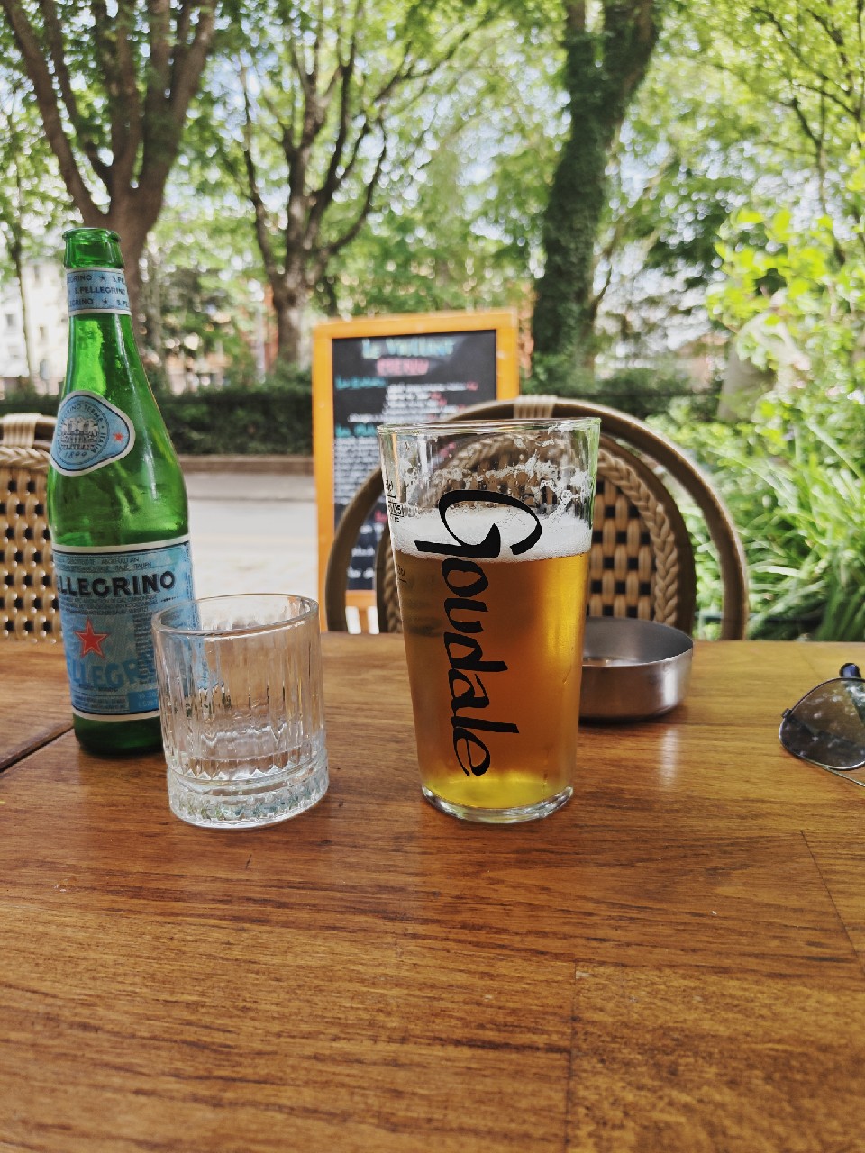 Paris Blonde, Brasserie La Parisienne