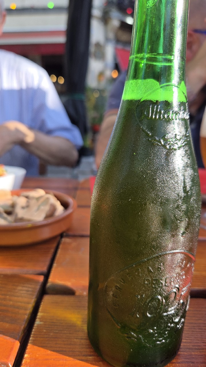 Alhambra Reserva Cerveza Extra, Alhambra (Grupo Mahou-San Miguel)