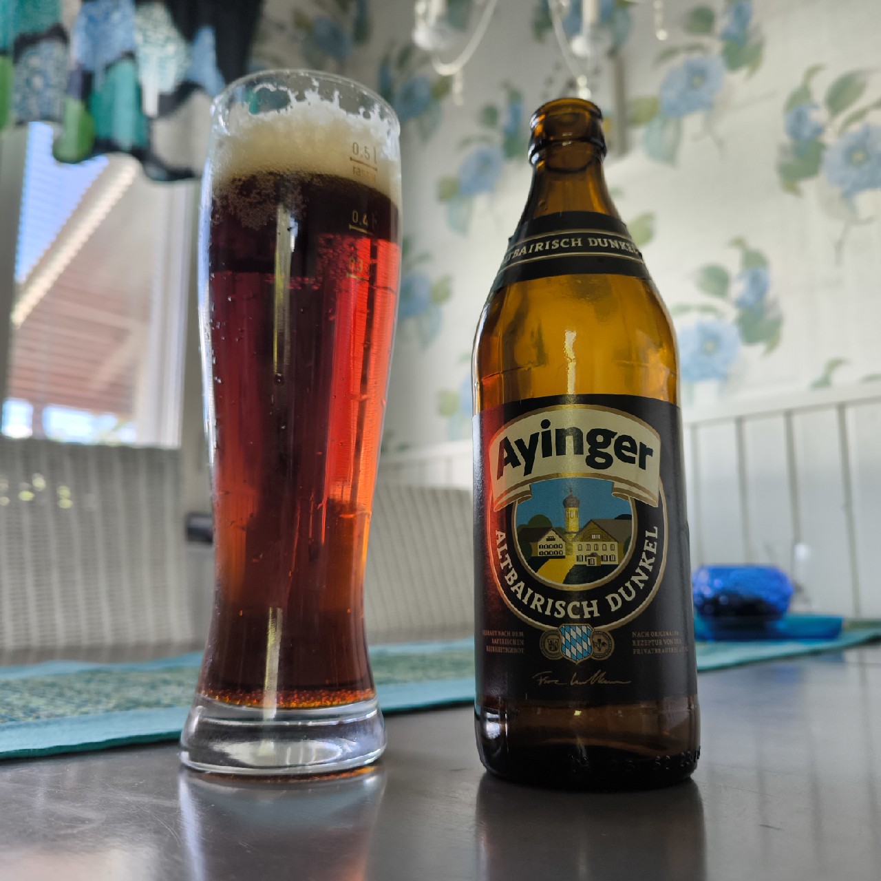 Altbairisch Dunkel, Ayinger Privatbrauerei