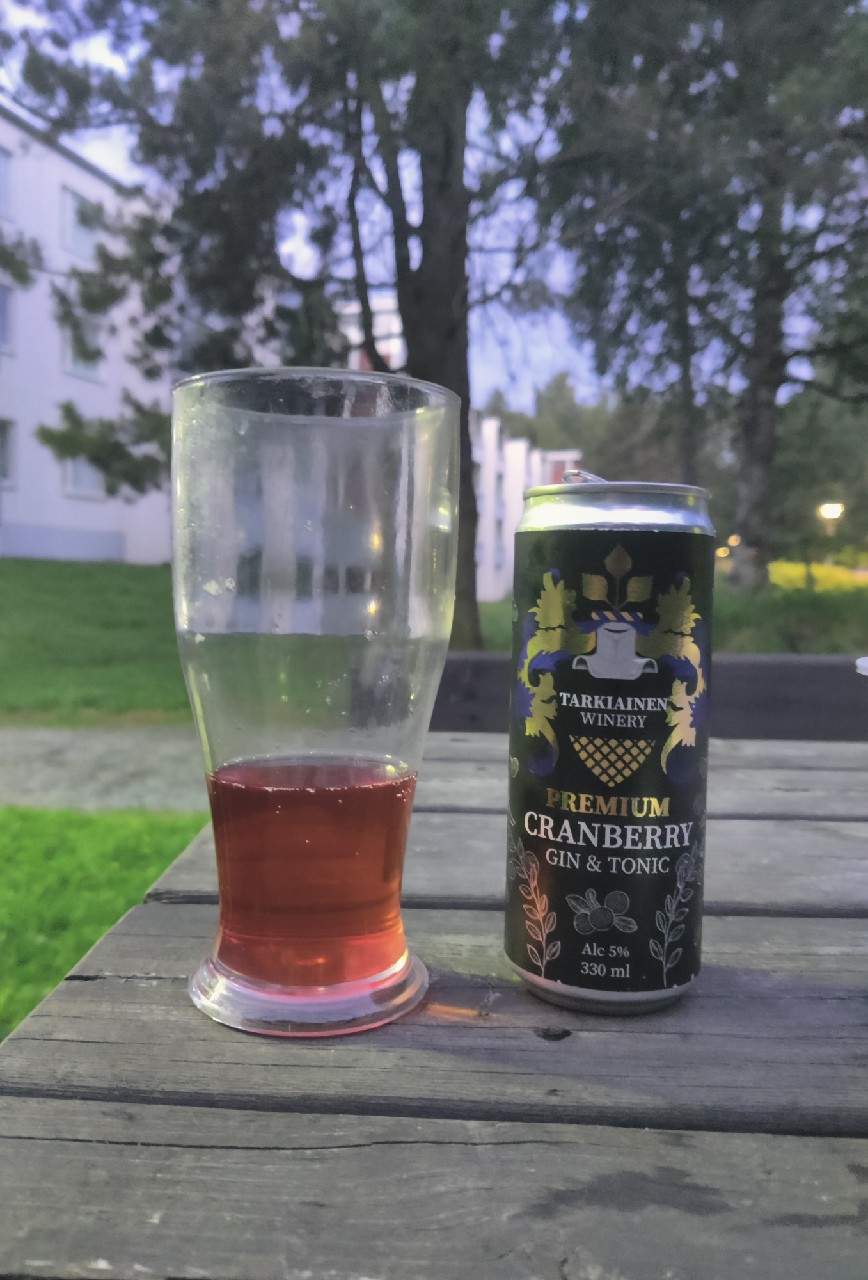 Premium cranberry gin & tonic, Finland