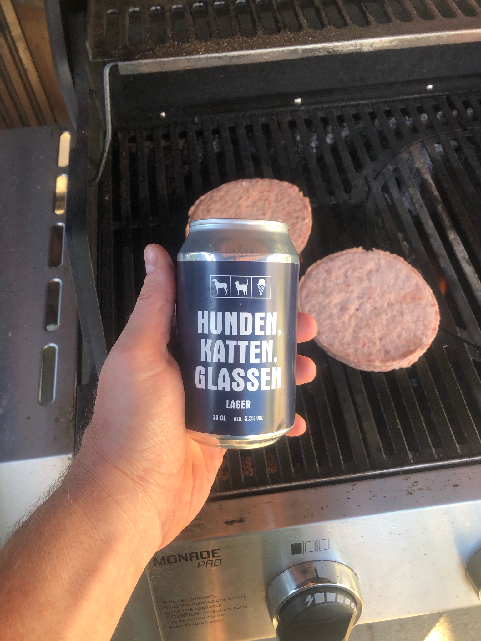 Hunden, katten, glassen, Odd Island Brewing